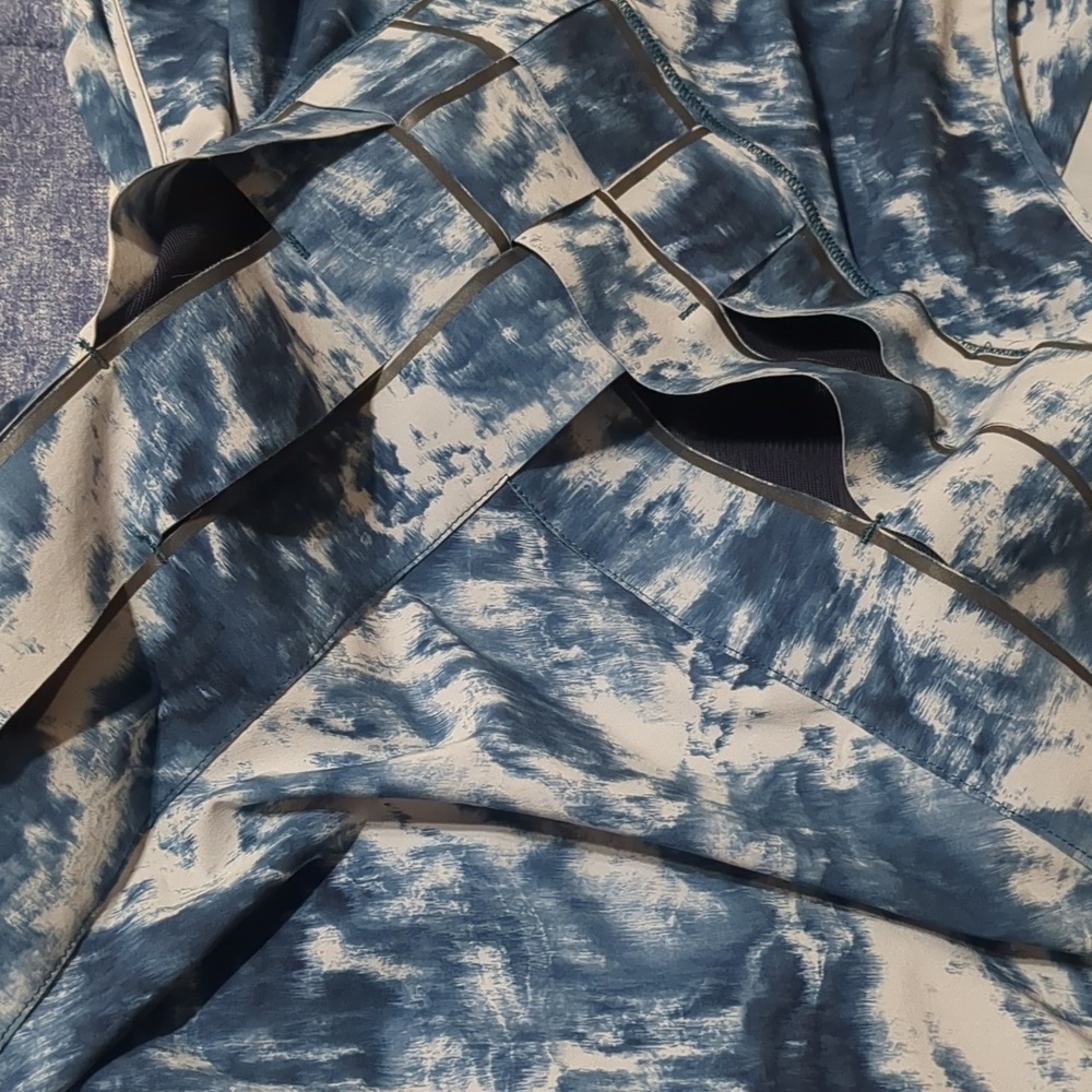 Lululemon Light Speed Vest Sz 8 blue/grey tie dye - Picture 6 of 8